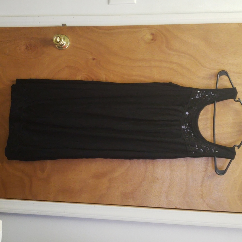 sleeveless dress